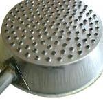 Perforated plate for chestnuts in sheet metal, with handle for wooden handle. Suitable for use in the fireplace.