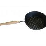 Pan with holes punched w/wood handle ø 30 cm